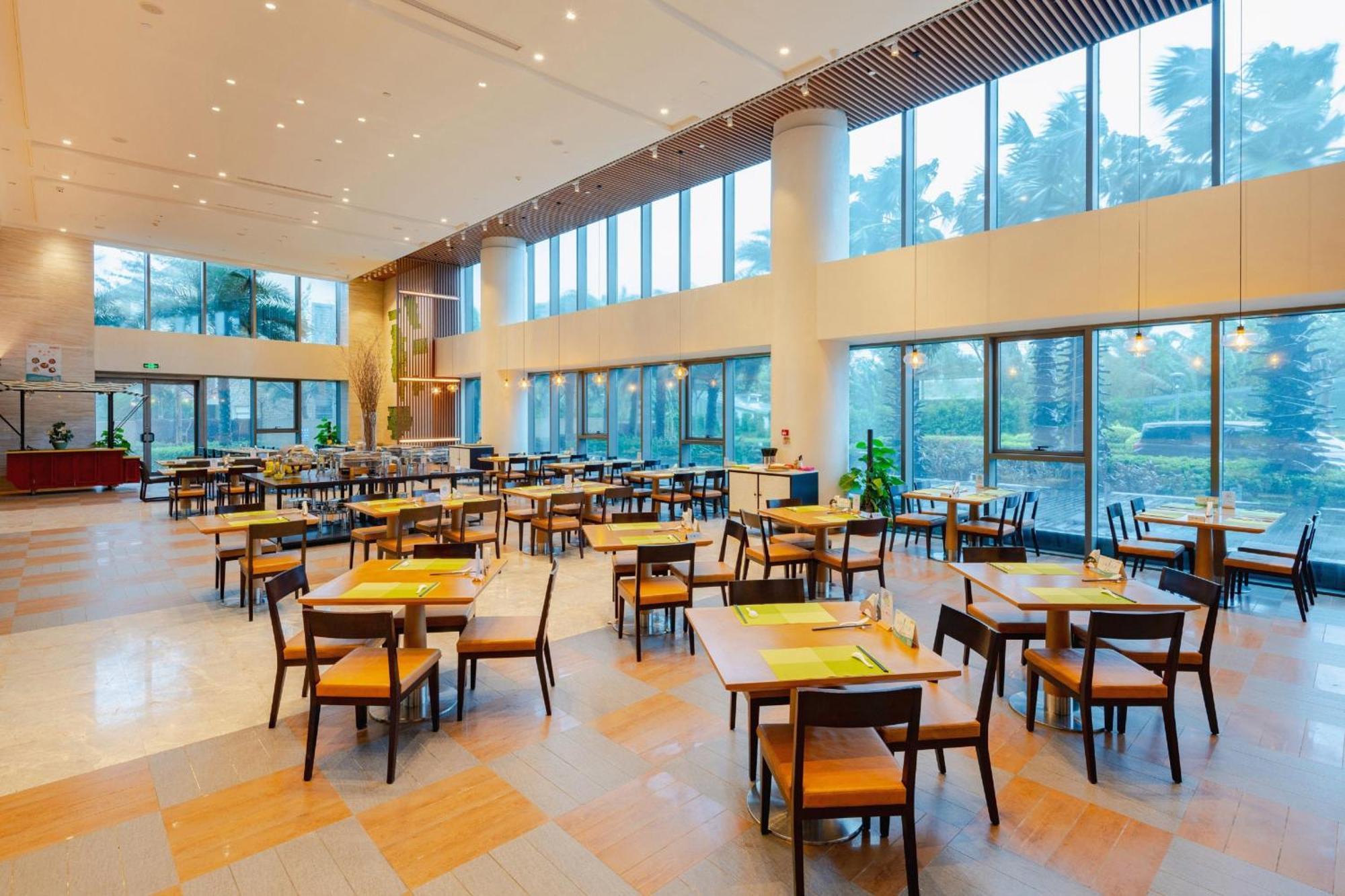 Holiday Inn Haikou West Coast By Ihg Esterno foto